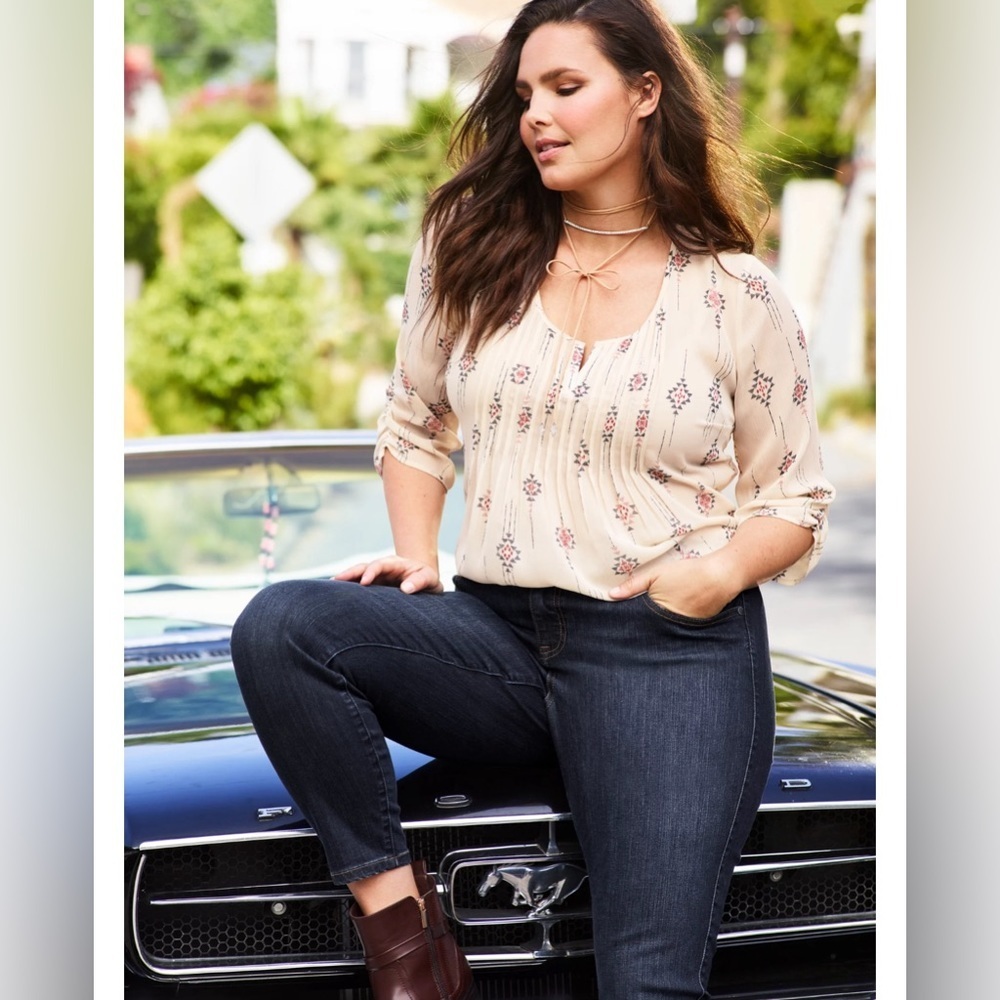 Torrid Front Keyhole Tie Top